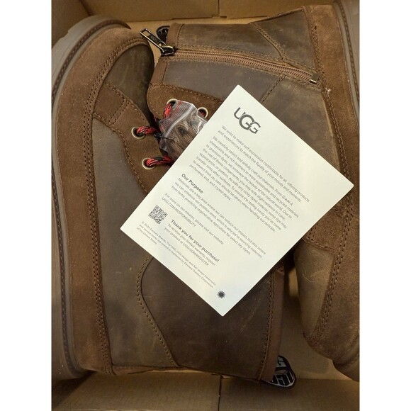 UGG ROBLEY BOOT Big Kids Size 6 NIB*Never worn - Picture 2 of 3